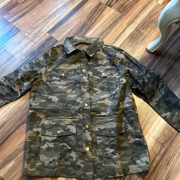 Camo jacket size Large - Picture 2 of 8